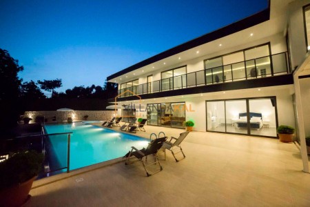 Villa Miracle